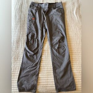 Men's Brunt Torra Pant
Waist 34, Length 36
Gray in color.